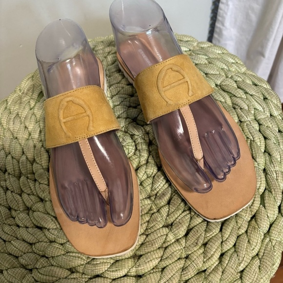 ETIENNE AIGNER Palma Golden Leather/Suede Slip On Flat Flip Flop Sandals - Picture 4 of 10